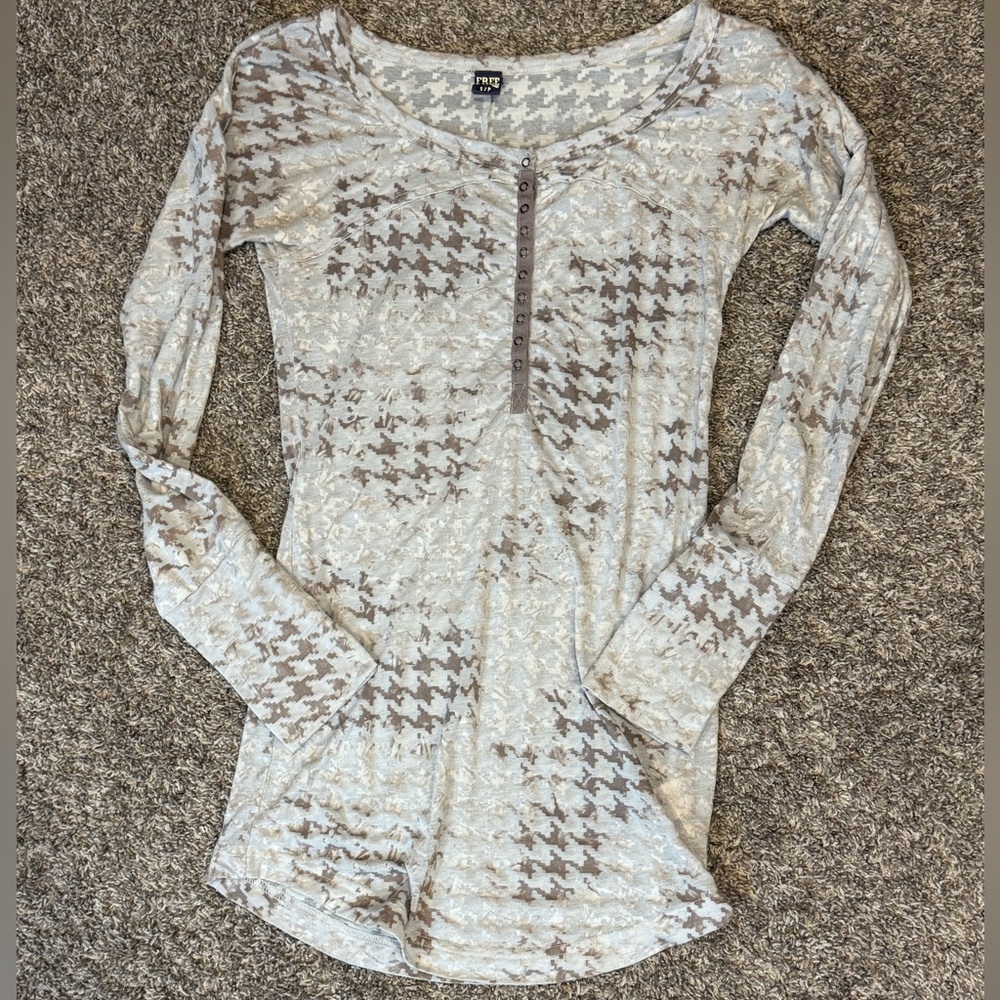 Free People Houndstooth Pattern Sheer Top LIKE NEW size Small Colors Brown & Tan